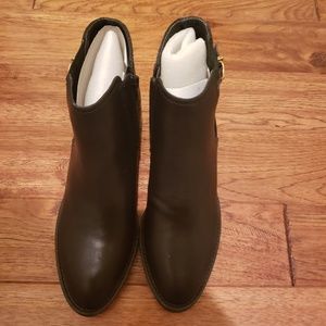 GC. Margo bootie black sz10